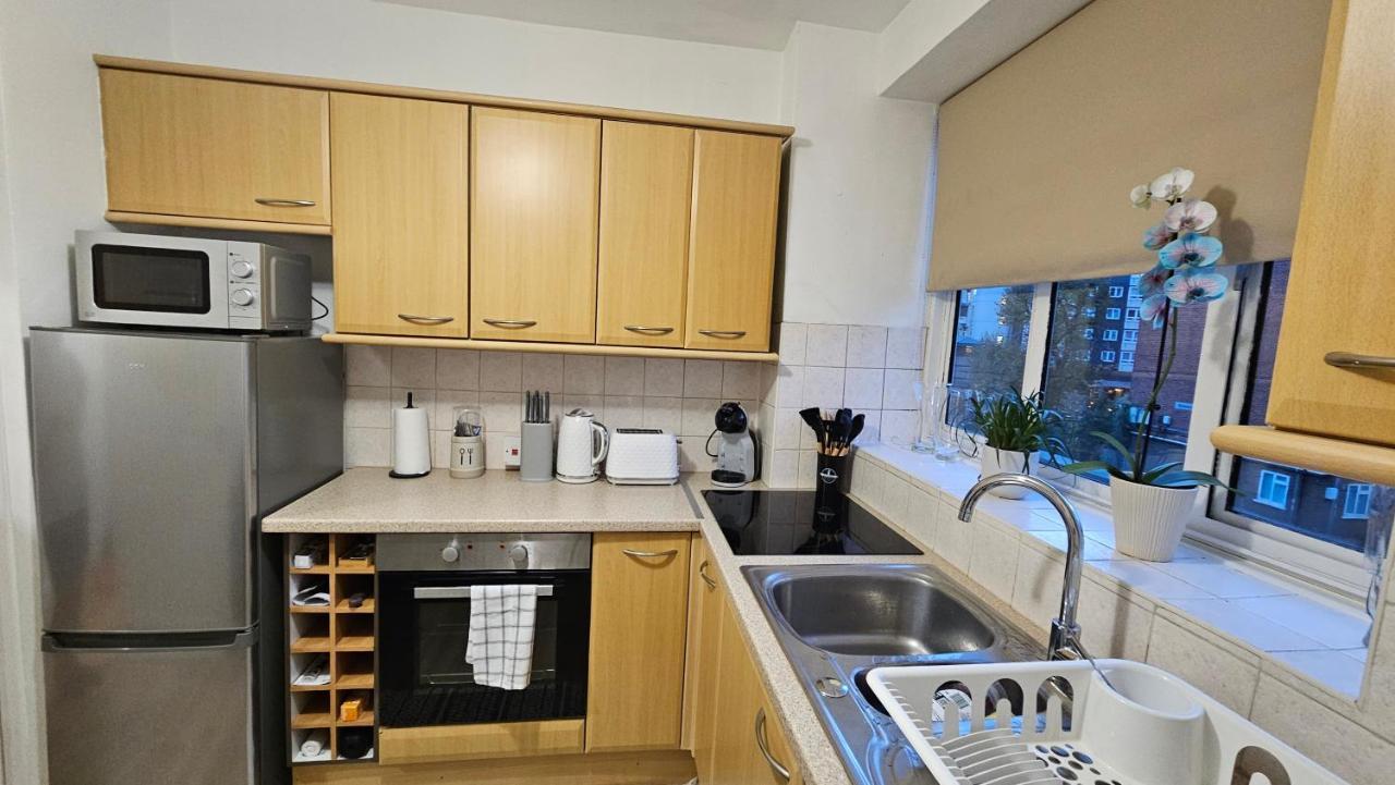 Spacious Two Bedroom Apartment In Battersea, Free Parking Londra Dış mekan fotoğraf