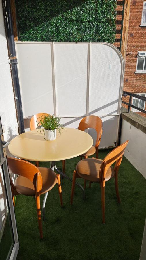 Spacious Two Bedroom Apartment In Battersea, Free Parking Londra Dış mekan fotoğraf