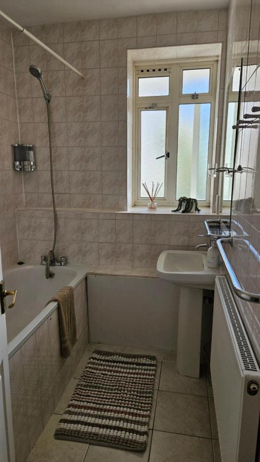 Spacious Two Bedroom Apartment In Battersea, Free Parking Londra Dış mekan fotoğraf